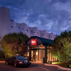 Отель ibis Paris Coeur d'Orly Airport парковка