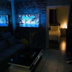 Отель House With 2 Bedrooms in Puna'auia, With Enclosed Garden and Wifi гостиничный бар