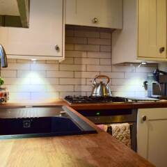 Отель 1 Bedroom Historic Cottage in Kentish Town в номере фото 2