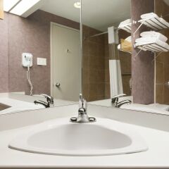 Отель Days Inn Ottawa West Канада, Оттава - отзывы, цены и фото номеров - забронировать отель Days Inn Ottawa West онлайн ванная фото 2