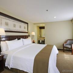 Отель Holiday Inn & Suites Mexico Zona Reforma Мексика, Мехико - отзывы, цены и фото номеров - забронировать отель Holiday Inn & Suites Mexico Zona Reforma онлайн комната для гостей фото 3