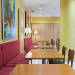 Hotel City Express Santander Parayas Сантандер помещение для мероприятий