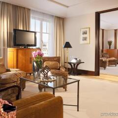 Отель Adlon Kempinski Германия, Берлин - 5 отзывов об отеле, цены и фото номеров - забронировать отель Adlon Kempinski онлайн комната для гостей фото 3