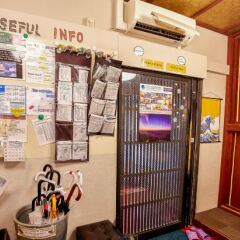 Отель Khaosan Tokyo Kabuki Токио банкомат