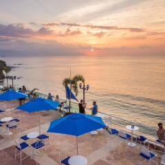 Отель Blue Chairs Resort by the Sea пляж