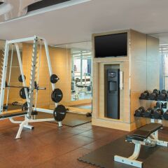 Отель Four Points by Sheraton Sheikh Zayed Road, Dubai фитнесс-зал фото 3
