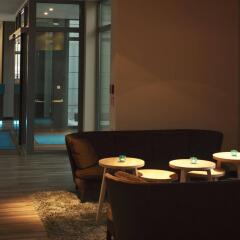 Отель Motel One Dresden - Palaisplatz Германия, Дрезден - отзывы, цены и фото номеров - забронировать отель Motel One Dresden - Palaisplatz онлайн интерьер отеля