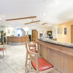 Saldur Small Active Hotel Злудерно гостиничный бар