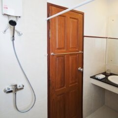 Отель The Meet Green Apartment Таиланд, Бангкок - отзывы, цены и фото номеров - забронировать отель The Meet Green Apartment онлайн ванная