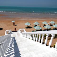 Beach Hotel by Bin Majid Hotels & Resorts пляж