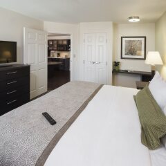 Отель Candlewood Suites Bay City удобства в номере фото 2