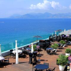 Отель Radisson Blu 1835 Hotel & Thalasso, Cannes Франция, Канны - 2 отзыва об отеле, цены и фото номеров - забронировать отель Radisson Blu 1835 Hotel & Thalasso, Cannes онлайн пляж фото 2