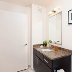 Апартаменты Capitol Hill Fully Furnished Apartments, Sleeps 5-6 Guests Вашингтон ванная