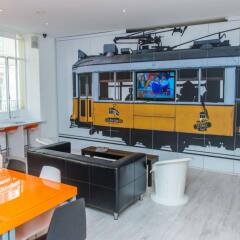 Golden Tram 242 Lisbonne Hostel гостиничный бар