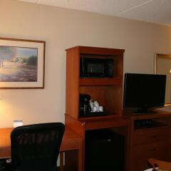 Отель Hampton Inn Newark Airport США, Элизабет - отзывы, цены и фото номеров - забронировать отель Hampton Inn Newark Airport онлайн удобства в номере фото 2