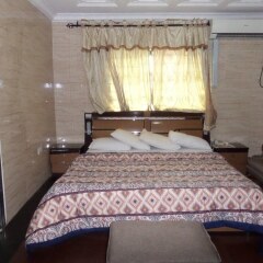Отель Cynergy Suites Festac Town комната для гостей