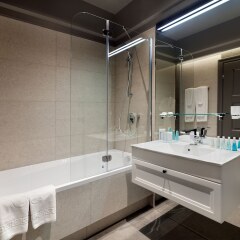 Гостиница Panorama Hotel Украина, Львов - 4 отзыва об отеле, цены и фото номеров - забронировать гостиницу Panorama Hotel онлайн ванная