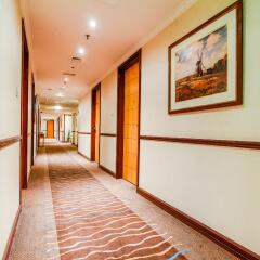 Landmark Summit Hotel интерьер отеля фото 2
