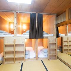Guesthouse Hakozaki Garden Hostel Фукуока интерьер отеля