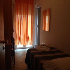 Hotel Ideal комната для гостей