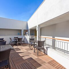 Отель Holiday Inn Express West Los Angeles США, Лос-Анджелес - отзывы, цены и фото номеров - забронировать отель Holiday Inn Express West Los Angeles онлайн балкон