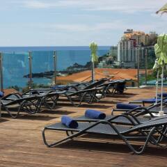 Отель The Lince Madeira Lido Atlantic Great Hotel Португалия, Фуншал - 1 отзыв об отеле, цены и фото номеров - забронировать отель The Lince Madeira Lido Atlantic Great Hotel онлайн пляж фото 2