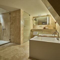 Conservatorium Hotel - The Leading Hotels of the World ванная фото 2