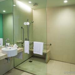 Отель Crowne Plaza Changi Airport Сингапур ванная фото 2