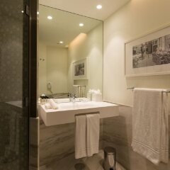 Отель Pestana Porto- A Brasileira City Center & Heritage Building Португалия, Порту - отзывы, цены и фото номеров - забронировать отель Pestana Porto- A Brasileira City Center & Heritage Building онлайн ванная