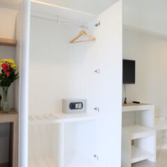 Отель Sunny Residence сейф в номере