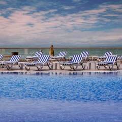Отель Ramada Baku Азербайджан, Баку - 2 отзыва об отеле, цены и фото номеров - забронировать отель Ramada Baku онлайн пляж фото 2