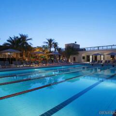 Отель Radisson Blu Hotel & Resort ОАЭ, Эль-Айн - отзывы, цены и фото номеров - забронировать отель Radisson Blu Hotel & Resort онлайн бассейн фото 2
