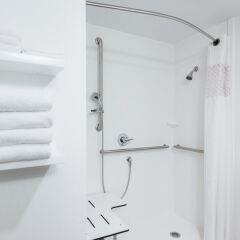 Отель Hampton Inn Meridian ванная фото 2