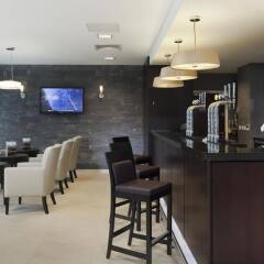 Отель Holiday Inn London Commercial Road гостиничный бар