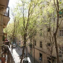 Отель Lovely and Central 4 BR Apartment Испания, Барселона - отзывы, цены и фото номеров - забронировать отель Lovely and Central 4 BR Apartment онлайн балкон
