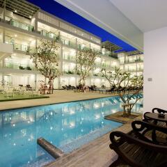 Отель The Old Phuket - Karon Beach Resort бассейн фото 2