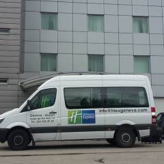Отель Holiday Inn Express Geneva Airport городской автобус