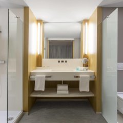 Chateau Royal Beach Resort and Spa in Noumea, New Caledonia from 217$, photos, reviews - zenhotels.com bathroom