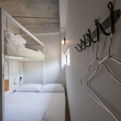 Liveitup Chitlom Hostel Бангкок комната для гостей фото 4