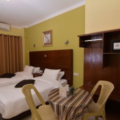 Отель Amir Palace Aqaba сейф в номере