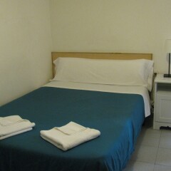 Отель Hostal Elkano Барселона комната для гостей