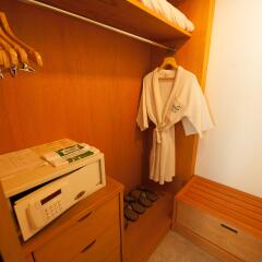 Отель Pinnacle Grand Jomtien Resort сейф в номере