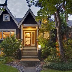 Отель House on Dunbar B&B Канада, Ванкувер - отзывы, цены и фото номеров - забронировать отель House on Dunbar B&B онлайн вид на фасад