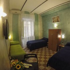 Român Holidays Hostel комната для гостей фото 5