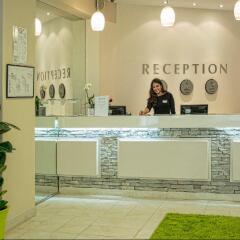 Отель St. John Hill Hotel by Zeus International Болгария, Банско - отзывы, цены и фото номеров - забронировать отель St. John Hill Hotel by Zeus International онлайн с домашними животными