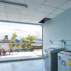 Отель Amity Poshtel бассейн