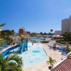 Отель Aquamarina Beach Hotel Мексика, Канкун - отзывы, цены и фото номеров - забронировать отель Aquamarina Beach Hotel онлайн бассейн фото 2