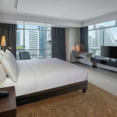 Отель DoubleTree by Hilton Bangkok Ploenchit Бангкок комната для гостей фото 7
