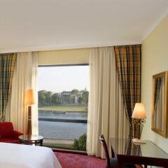 Отель Sheraton Grand Krakow Краков комната для гостей фото 5