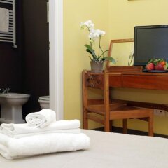 Отель Mecenate Rooms Рим сейф в номере